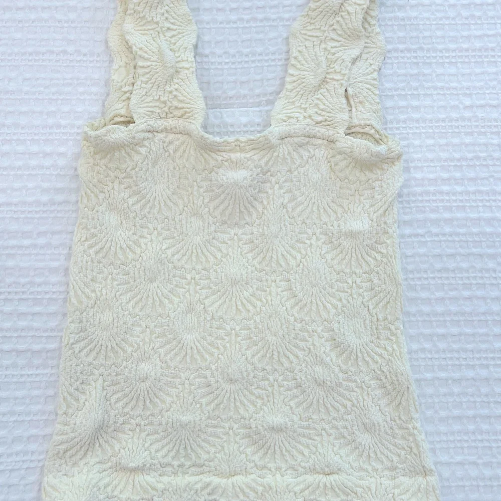 Free People Love Letter Cami Tank Top! Cream size xs! Perfect condition! - Picture 1 of 3